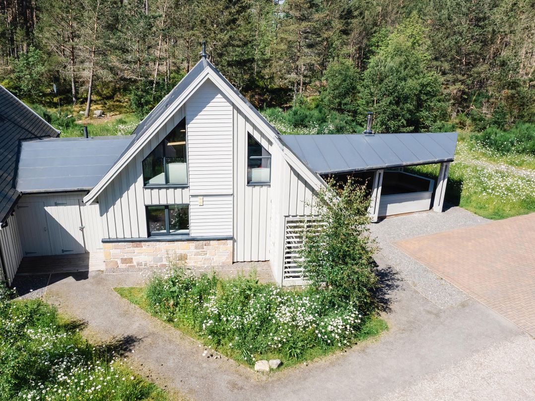 Dog friendly holiday cottage in Aviemore, sleeps 4