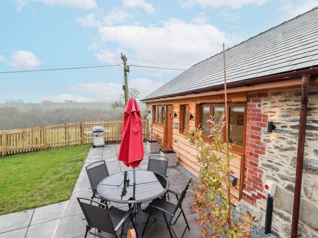 Cut Moch, Plas Moelfre Hall Barns