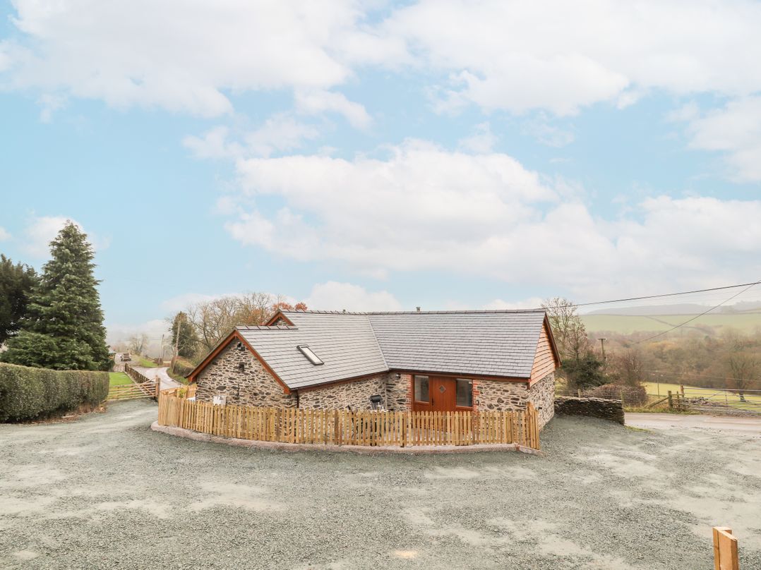 Cut Moch, Plas Moelfre Hall Barns