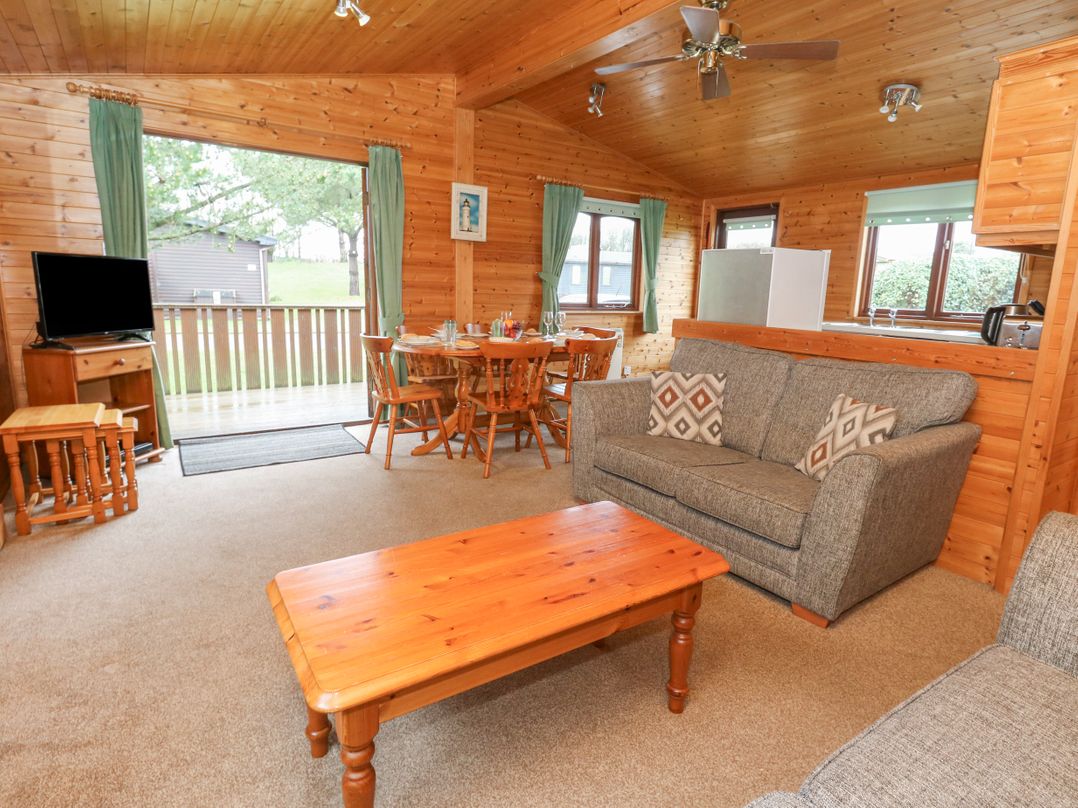 16 Amber Wood Lodge