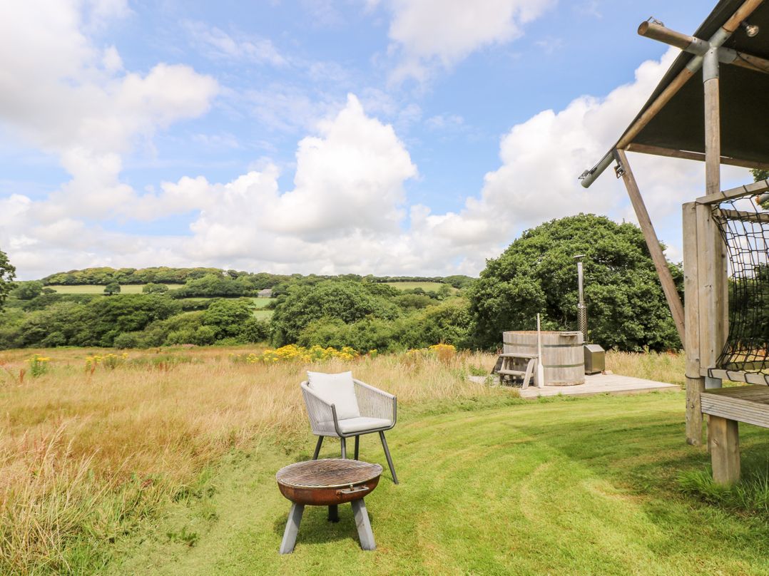 Bumble @ Stars & Embers Glamping