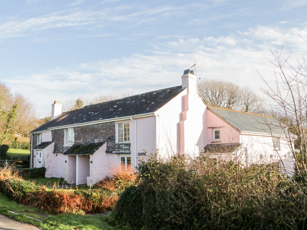 1 Rose Cottages In Lansallos, Cornwall | Cottages & Lodges