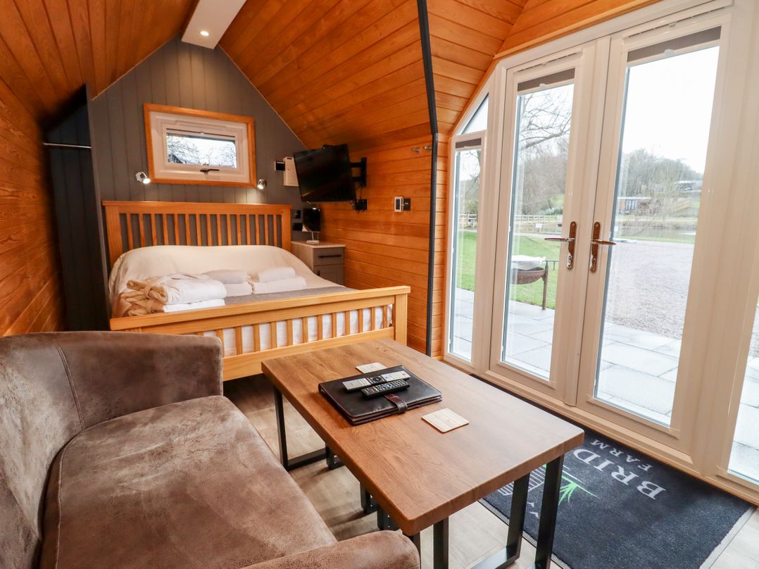 Acorn Lodge At Bridge Lake Farm & Fishery