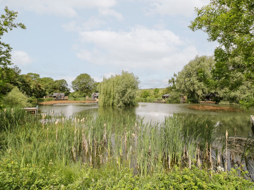 Acorn Lodge At Bridge Lake Farm & Fishery