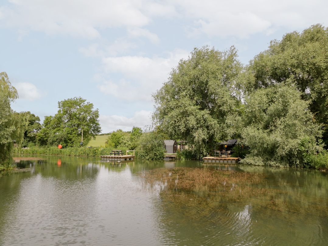 Acorn Lodge At Bridge Lake Farm & Fishery