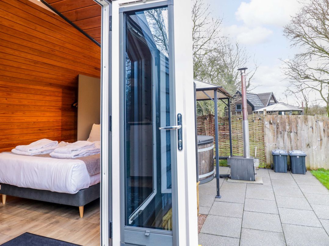 Acorn Lodge At Bridge Lake Farm & Fishery
