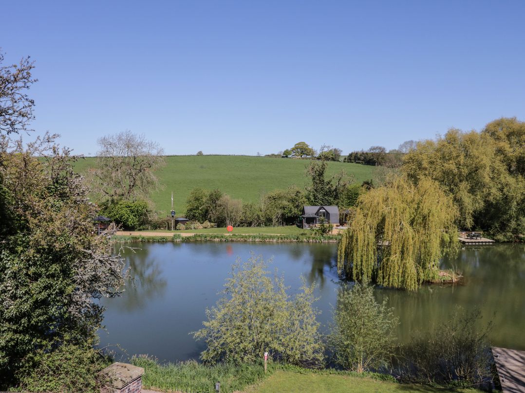 Acorn Lodge At Bridge Lake Farm & Fishery