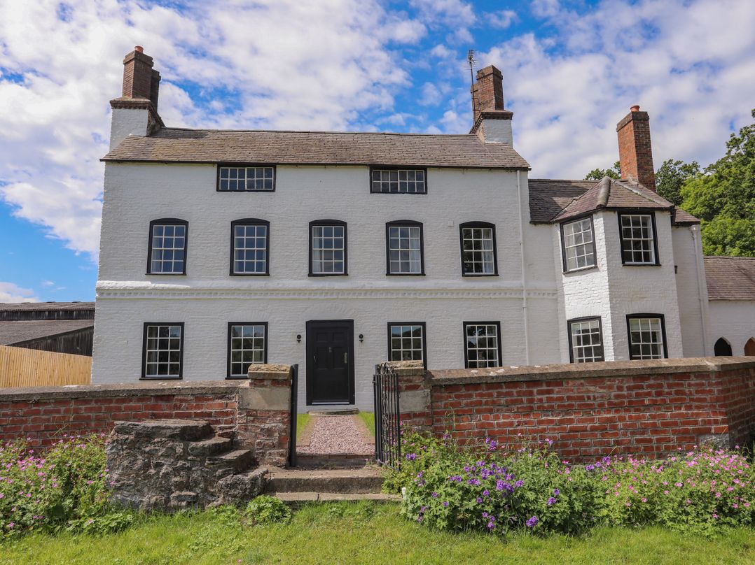 Plas Coch, St Asaph - Sleeps 12 guests