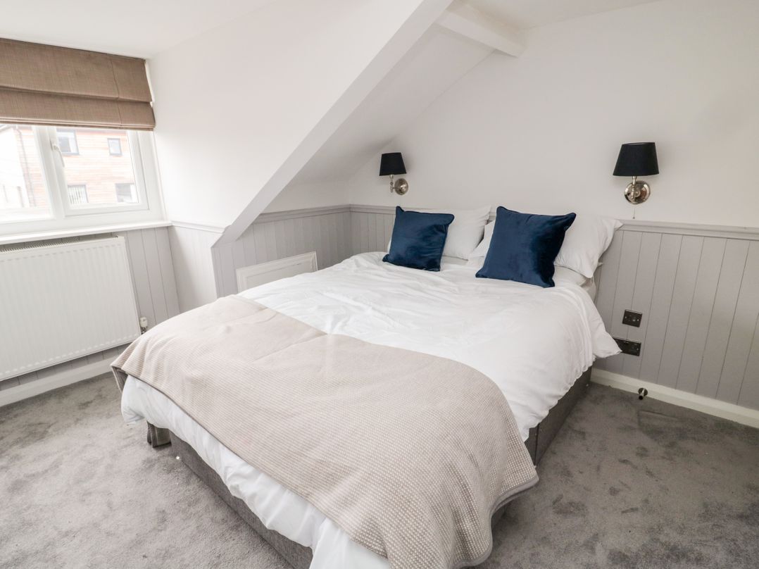 Bay Cottage in Cullercoats, Tyne & Wear | Cottages & Lodges