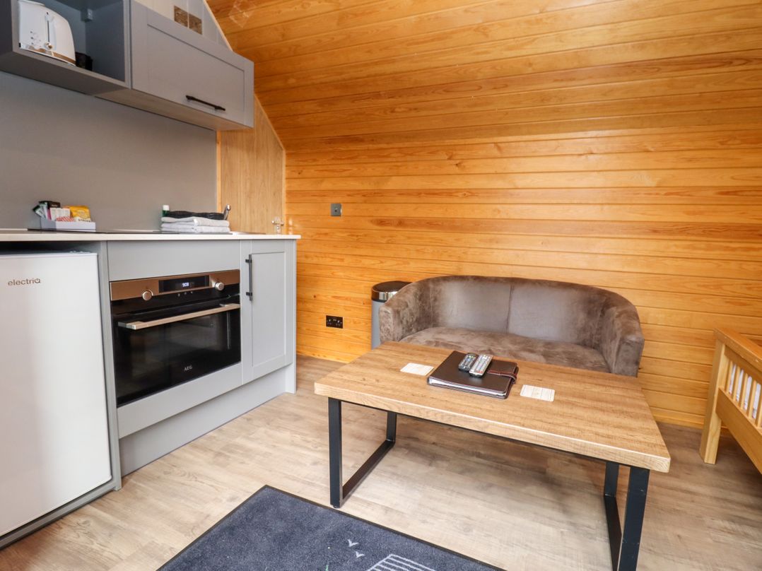 Willow Lodge At Bridge Lake Farm & Fishery