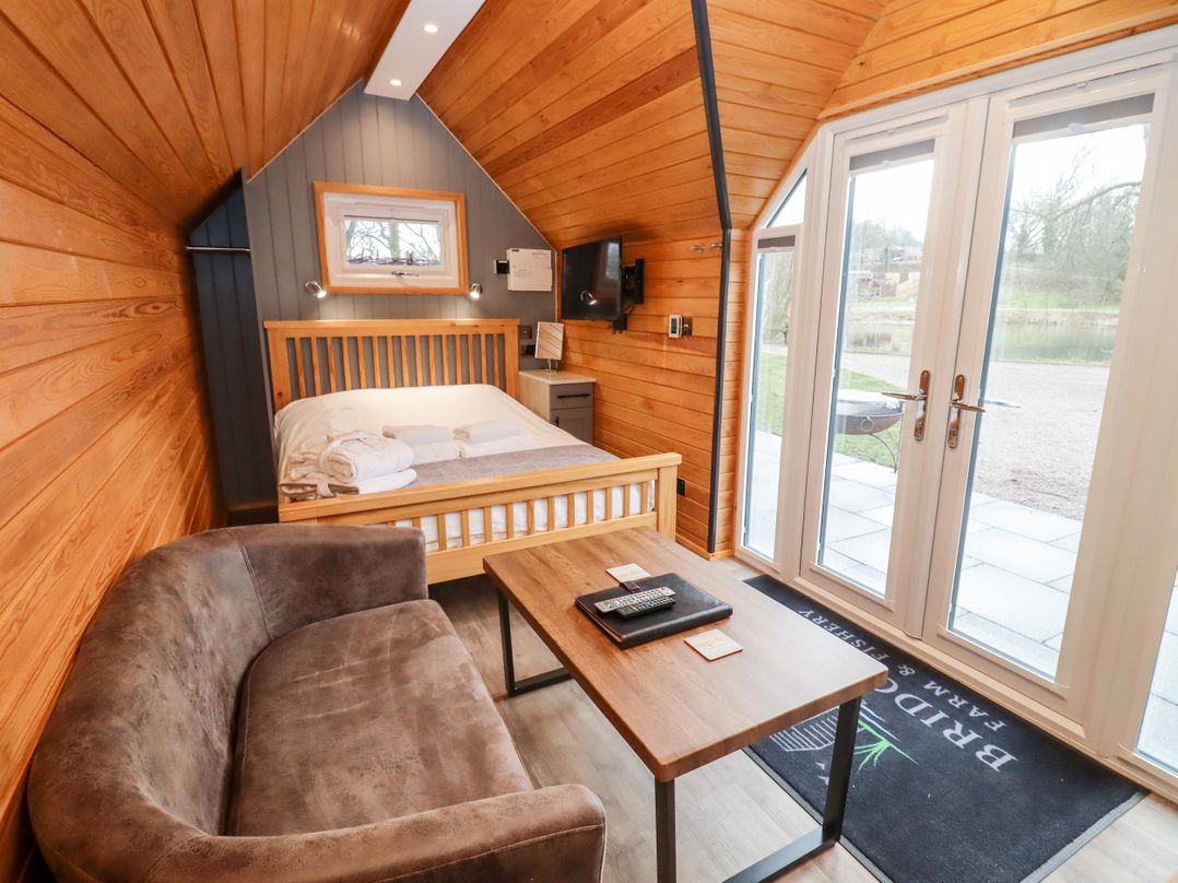 Willow Lodge At Bridge Lake Farm & Fishery