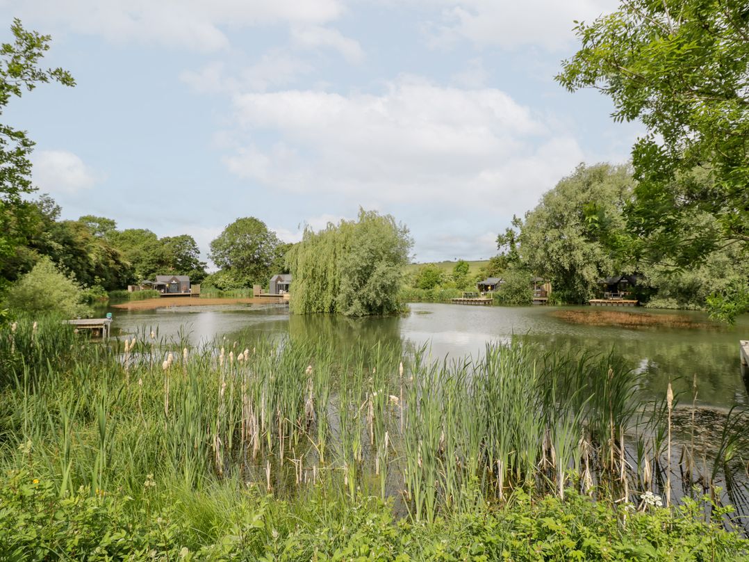 Willow Lodge At Bridge Lake Farm & Fishery