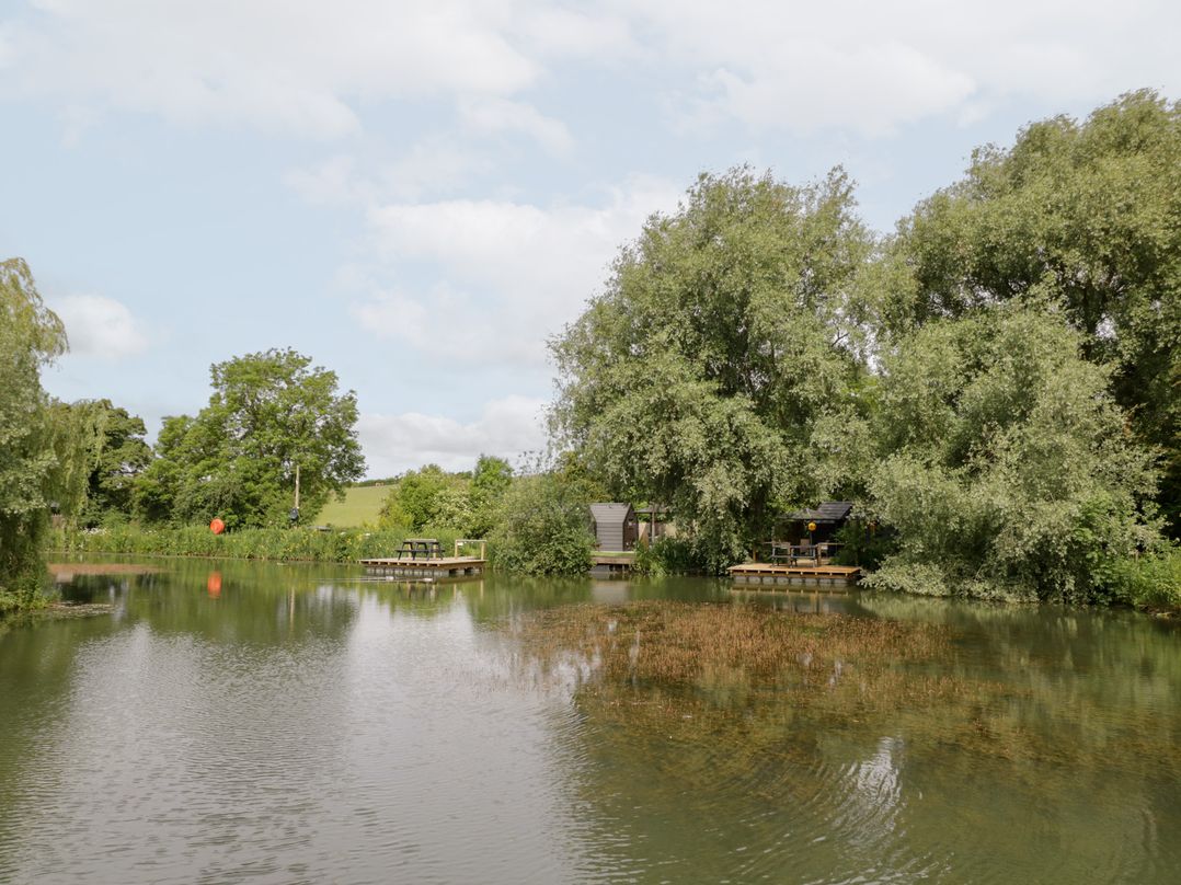 Willow Lodge At Bridge Lake Farm & Fishery