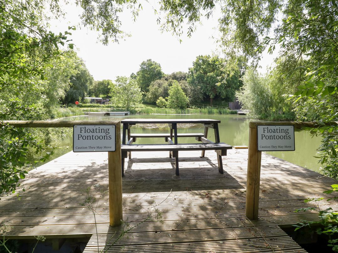 Willow Lodge At Bridge Lake Farm & Fishery