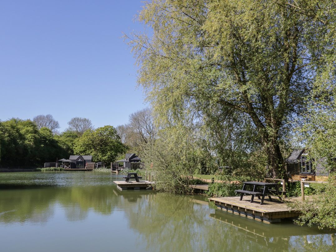 Willow Lodge At Bridge Lake Farm & Fishery