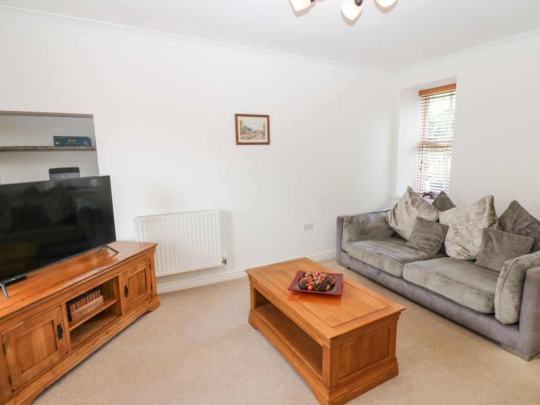 2 Eden Lodge
