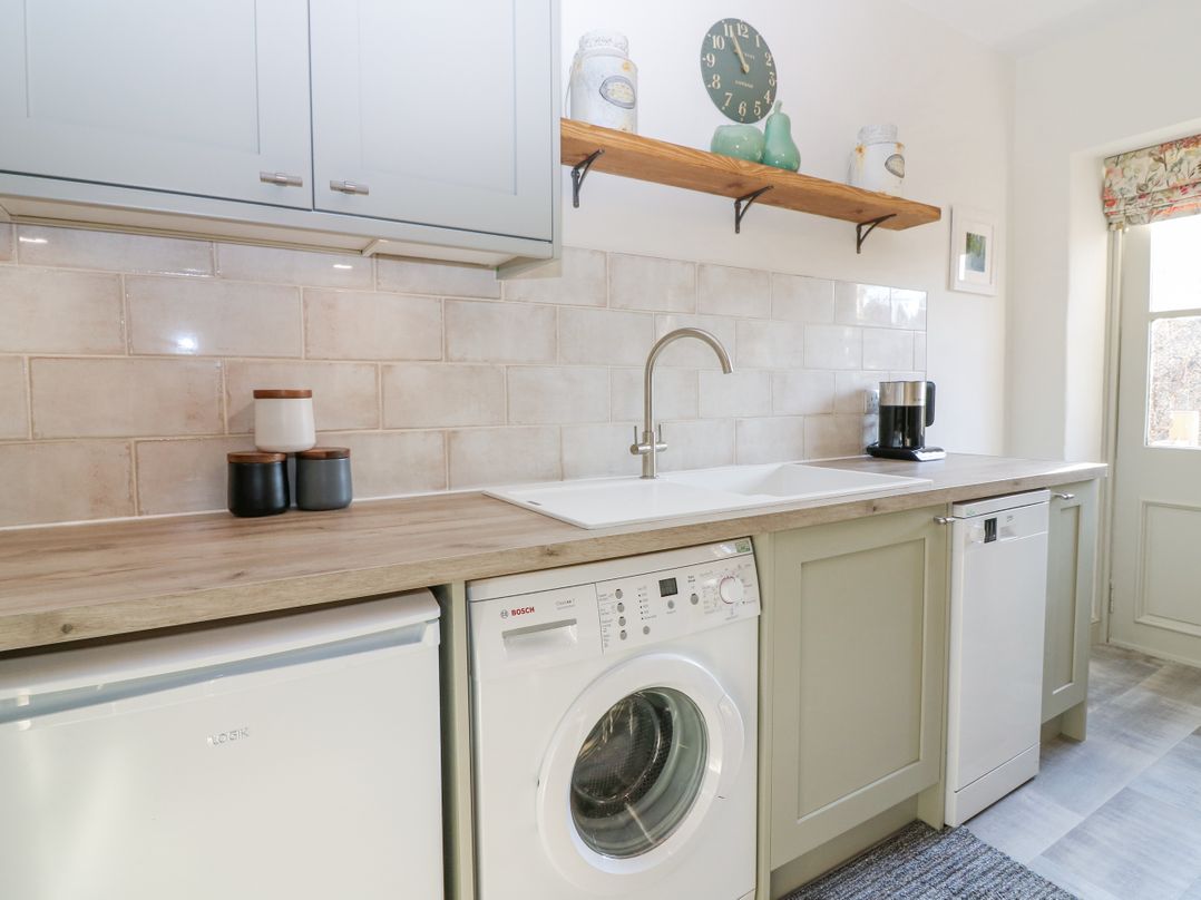 Pear Cottage - Priorwood Garden