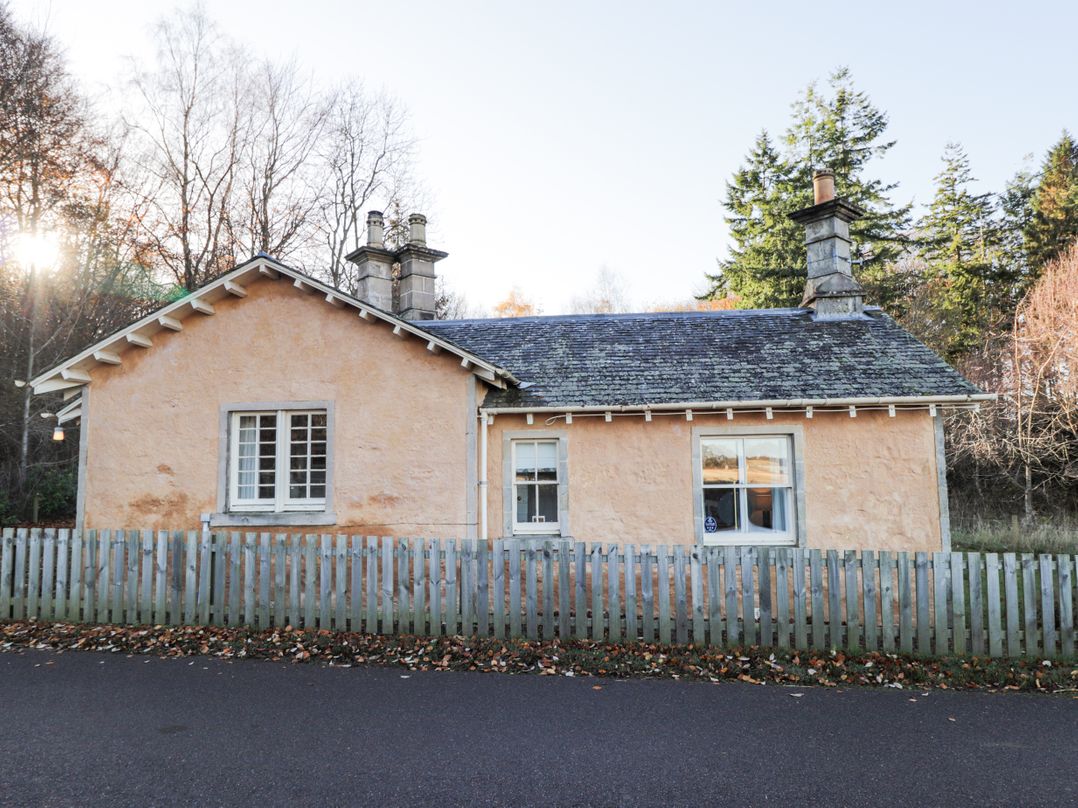 Dog friendly holiday cottage in Forres, sleeps 2