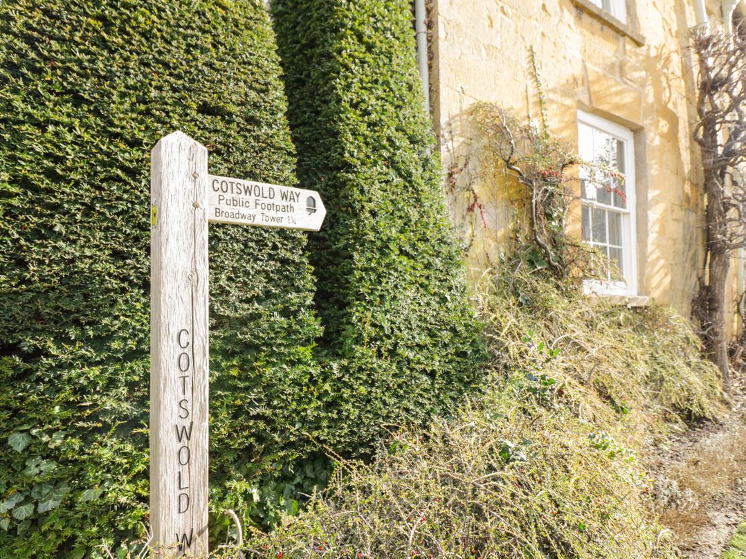 Cotswold View 4