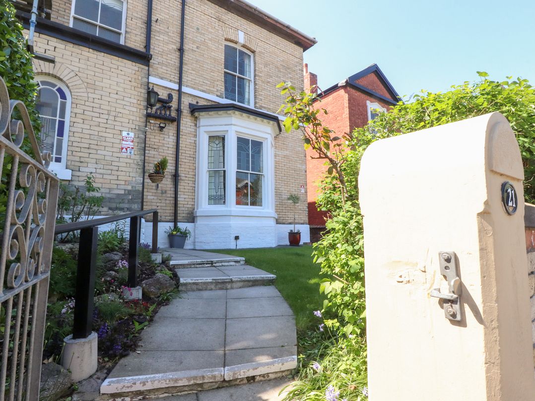 Dog friendly holiday cottage, Southport, 2 dogs welcome