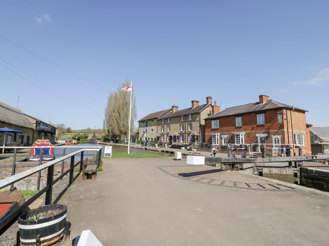3 Canalside Cottages