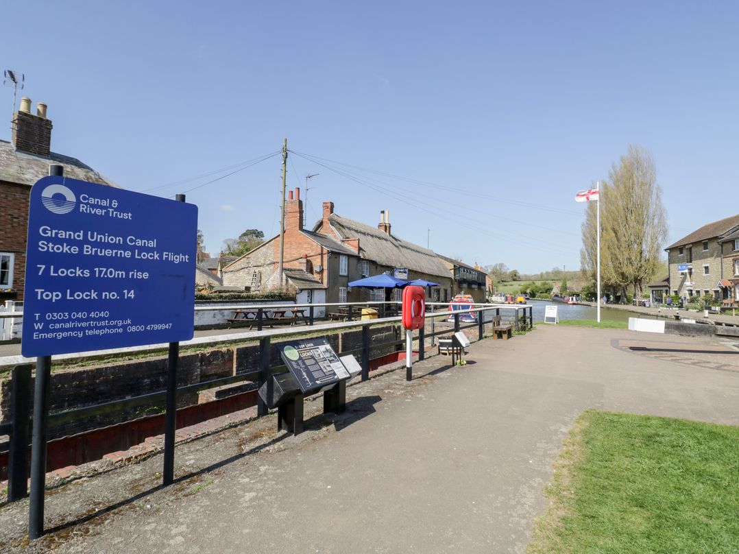 3 Canalside Cottages