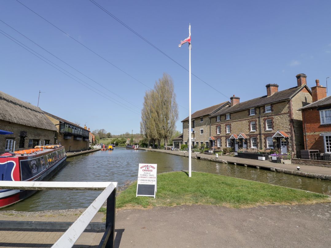 4 Canalside Cottages