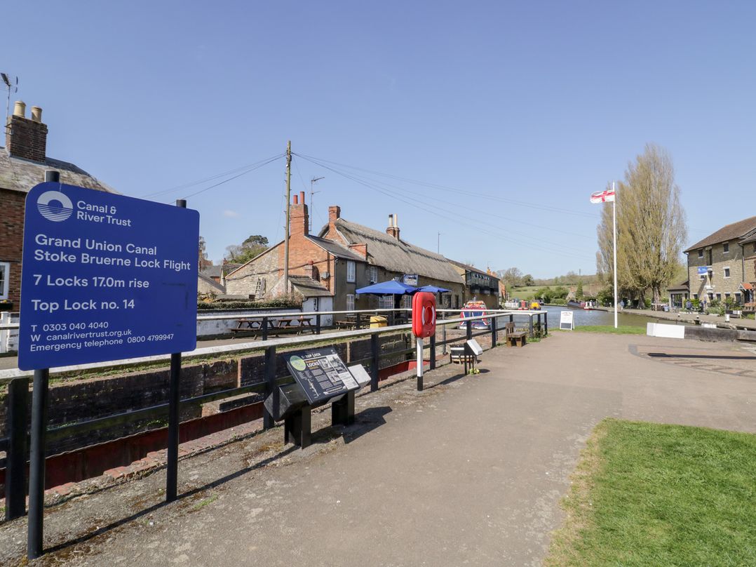 4 Canalside Cottages
