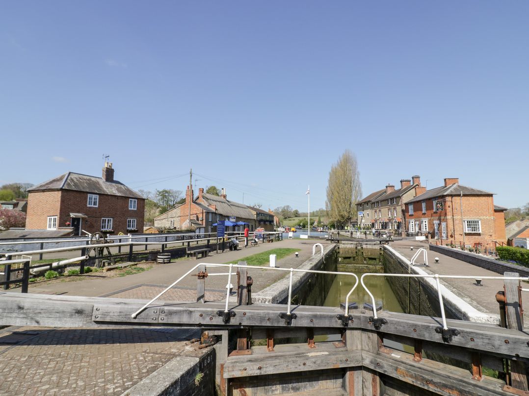 4 Canalside Cottages