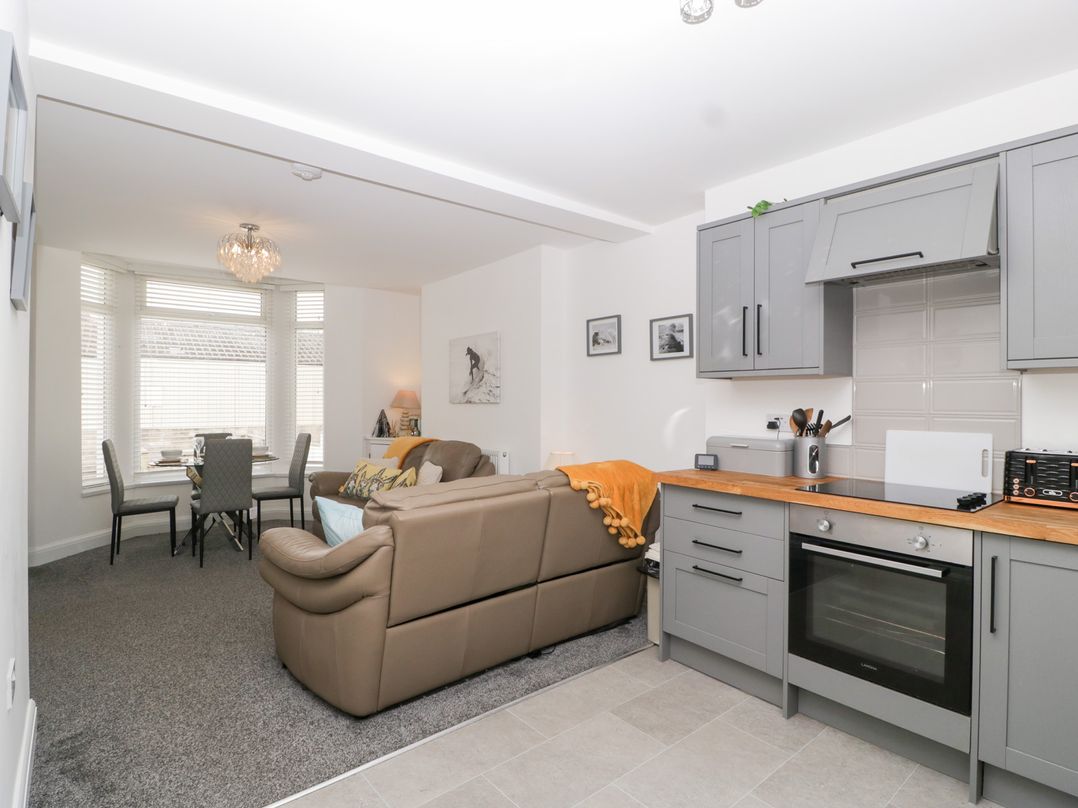 76A Mackworth Road
