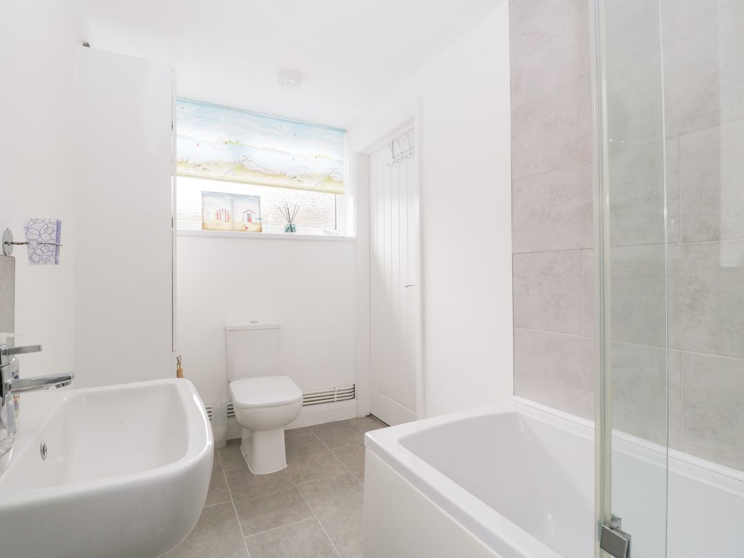 76A Mackworth Road