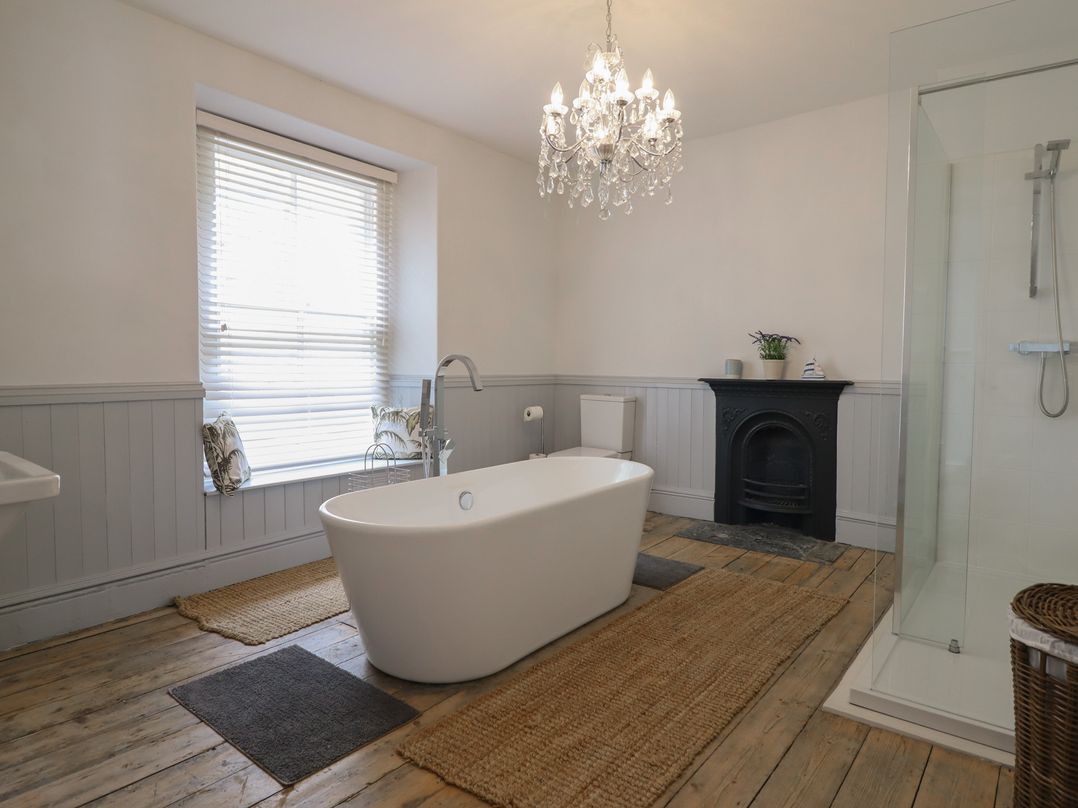 5 Porkington Terrace