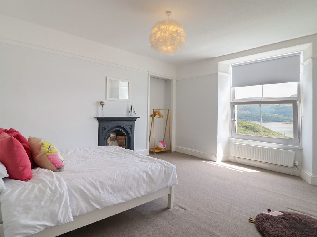 5 Porkington Terrace