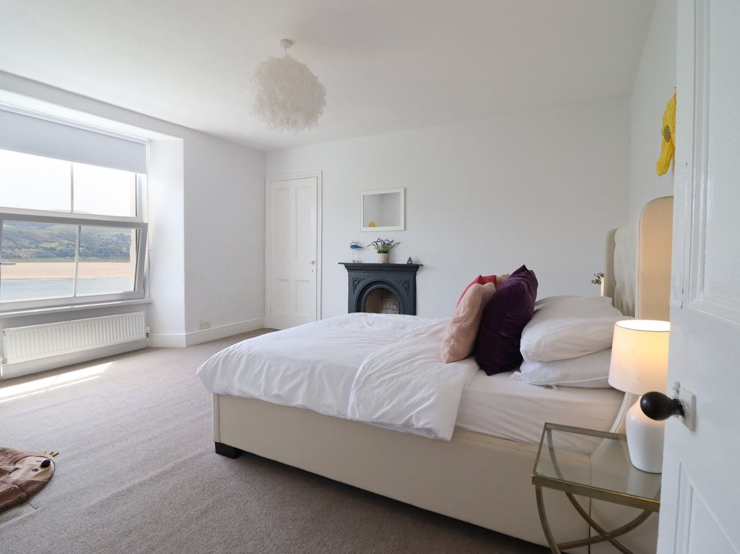 5 Porkington Terrace