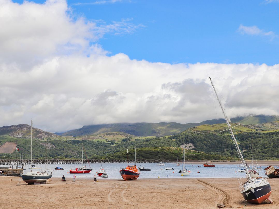 Bryn Y Mor
