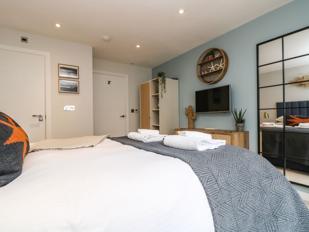 Apartment 3 Fistral Beach in Newquay, Cornwall | Cottages & Lodges