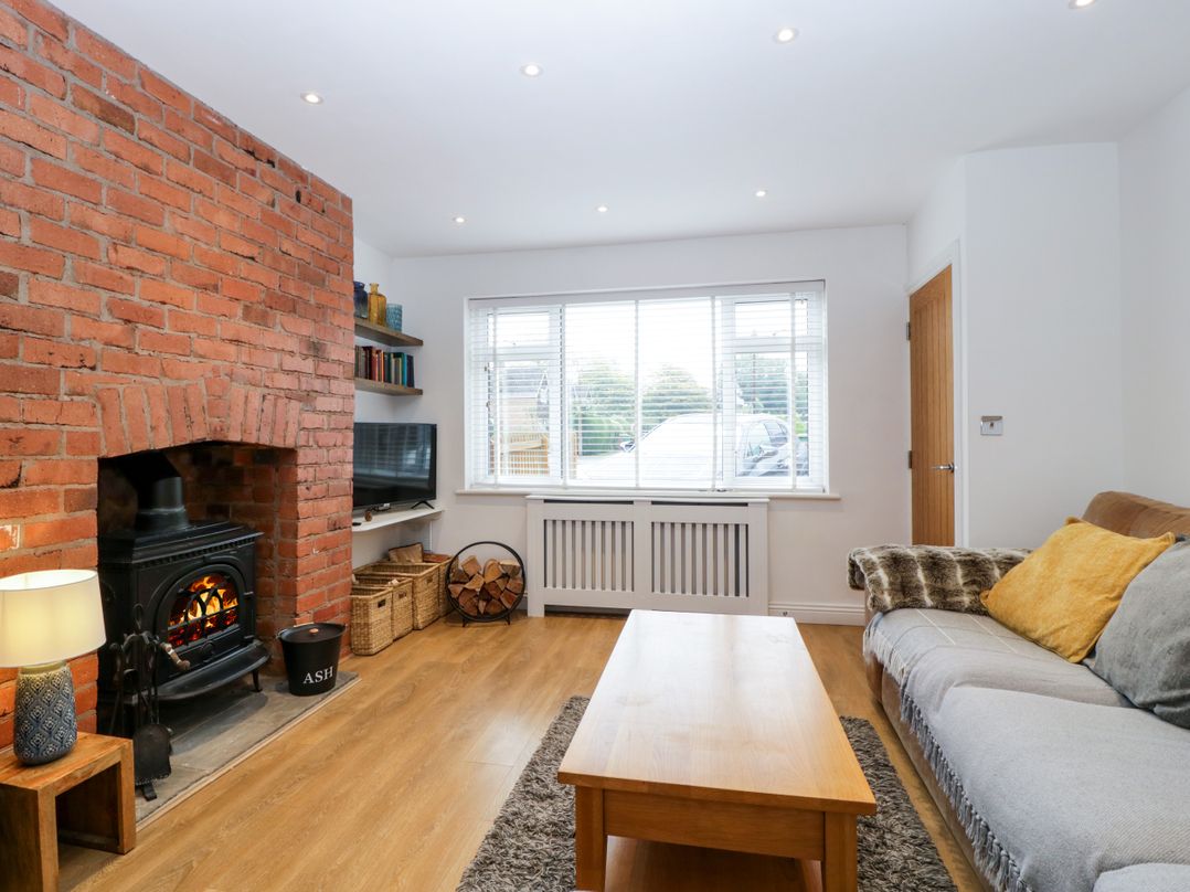 17 Sands Close