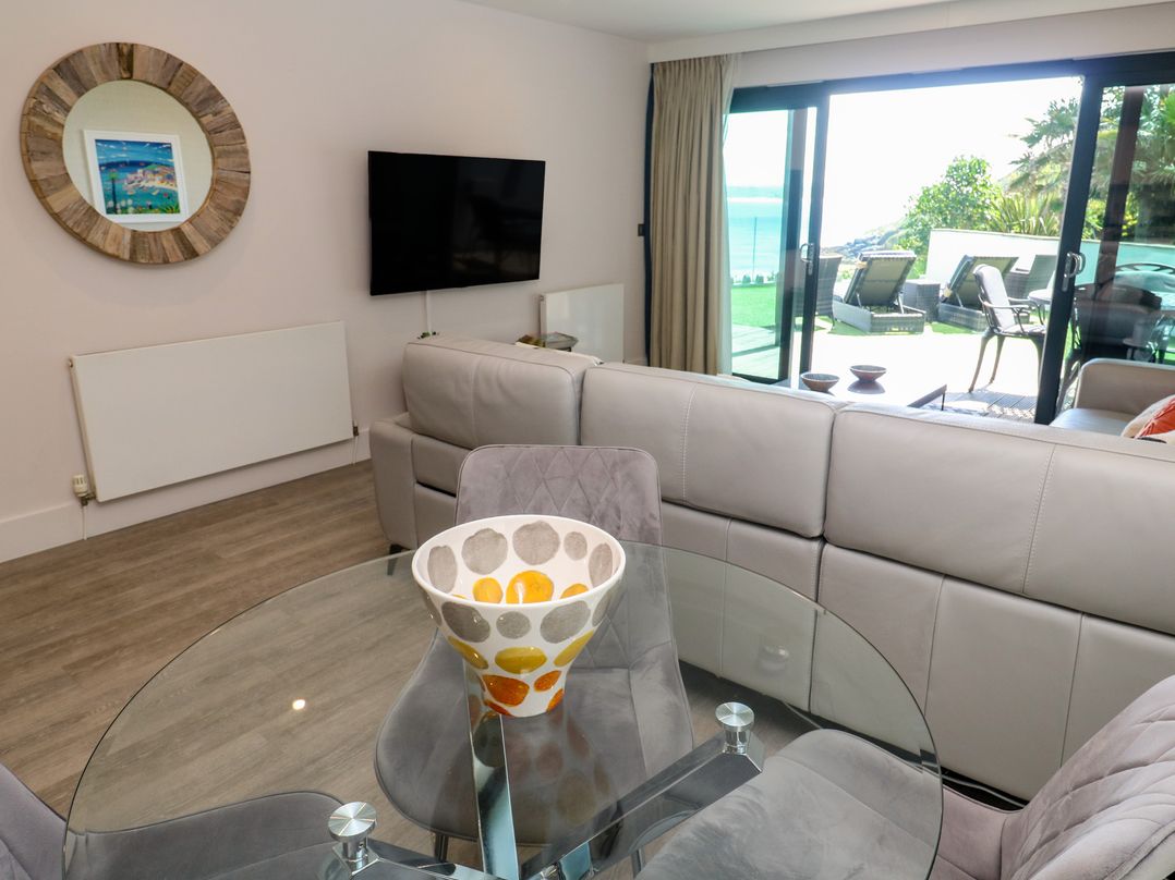 Peninsula Apartment 2