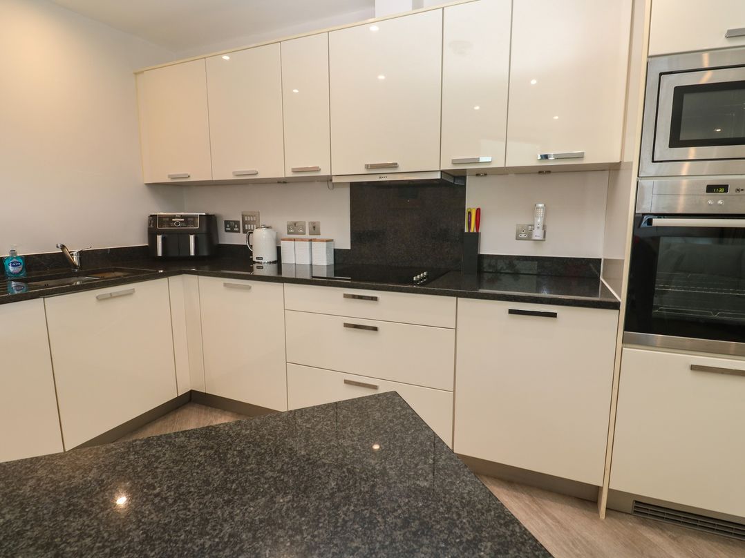 Peninsula Apartment 2