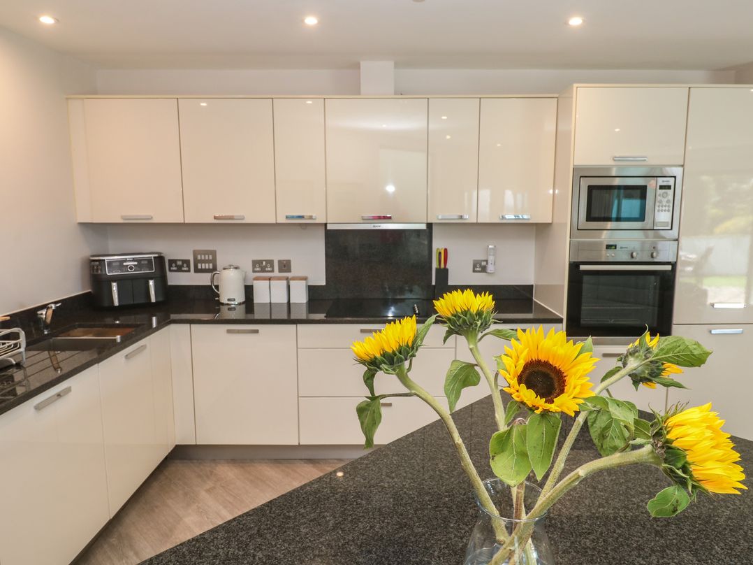 Peninsula Apartment 2