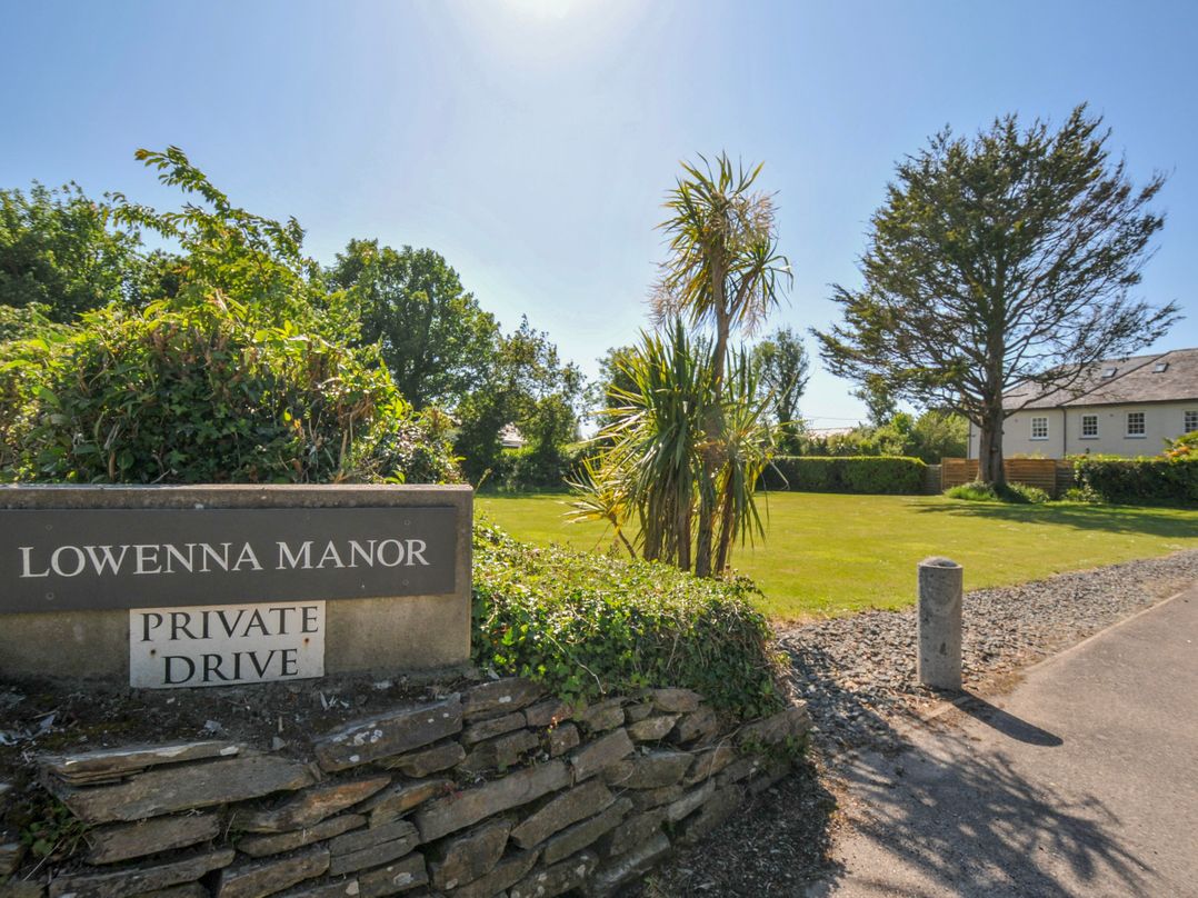 Lowenna Manor 3