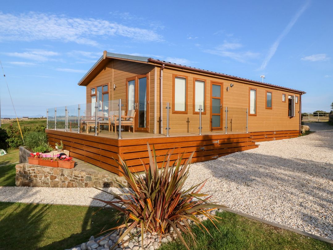 Sunstone Lodge (Garreg Haul Lodge)