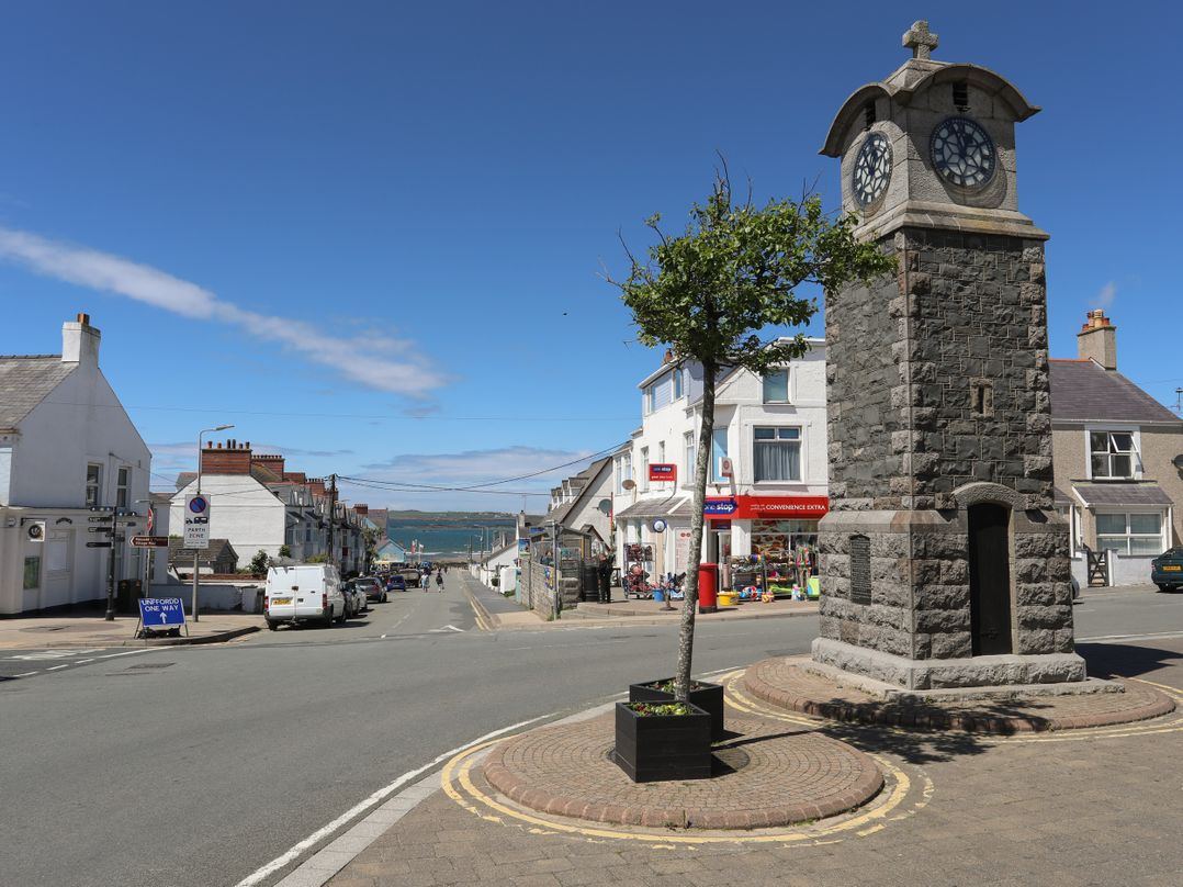 8 Pen Llanw Tides Reach