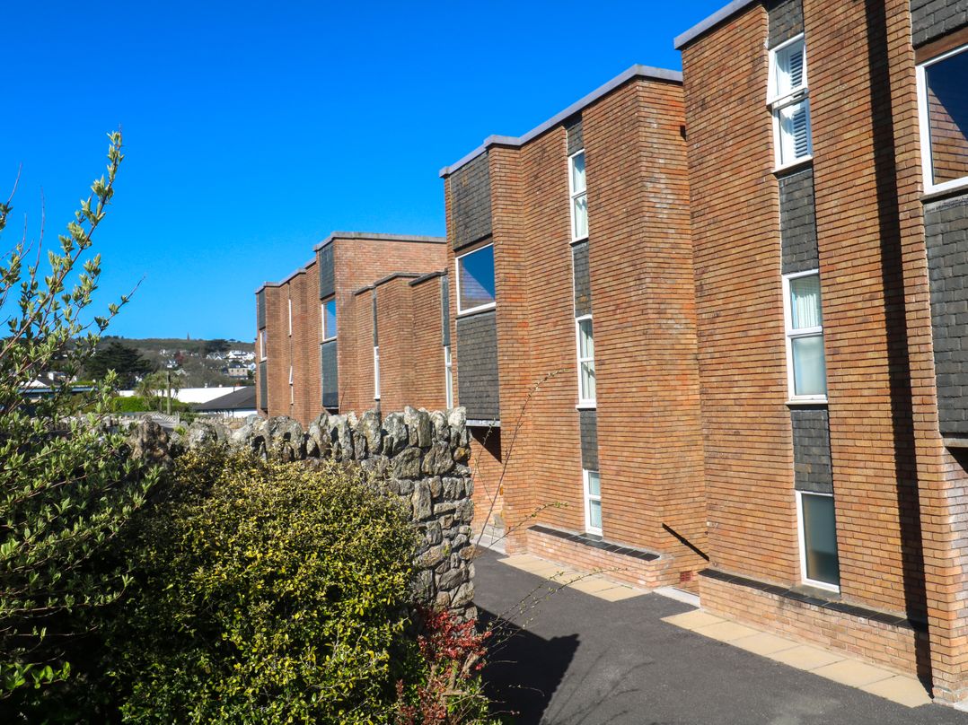 Flat 17, The Stones