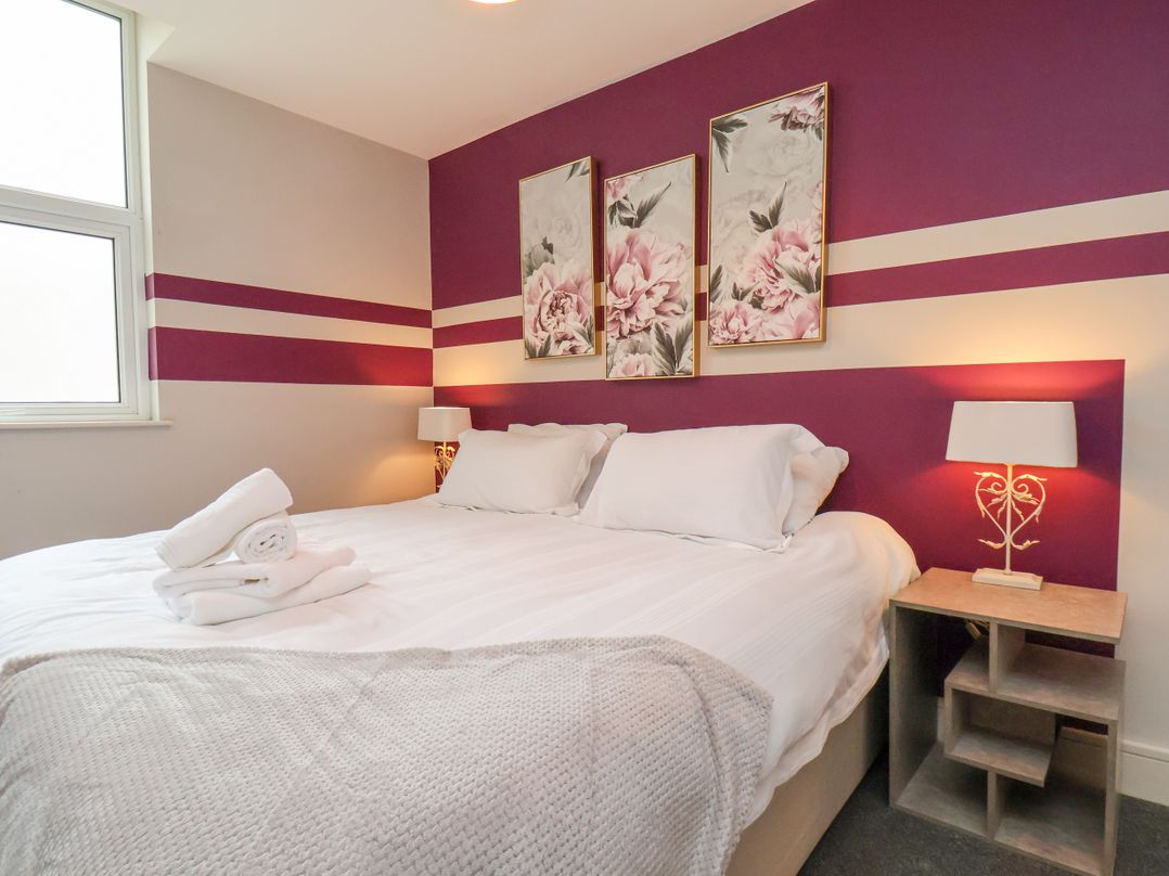 Apt 4 @ Hunter's Quay