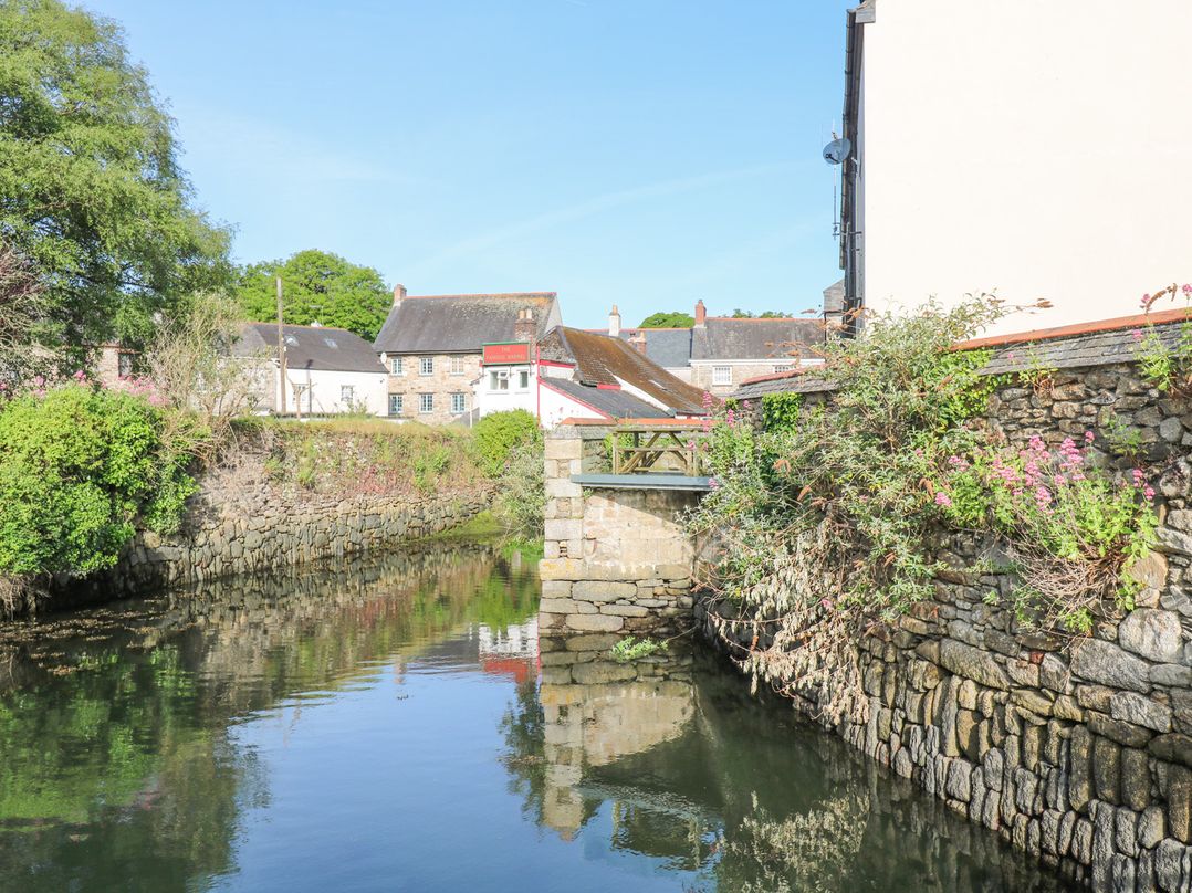 'Riverside' Summercourt