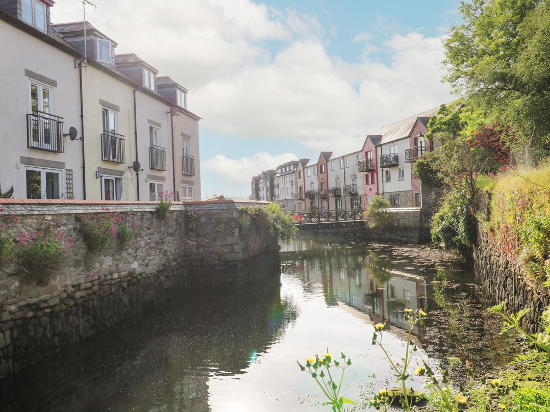 'Riverside' Summercourt