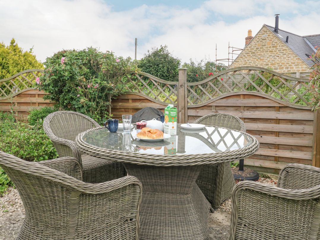 Honeysuckle Cottage (Brailes)