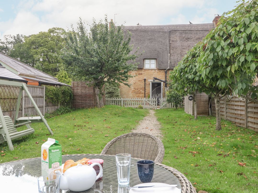 Honeysuckle Cottage (Brailes)