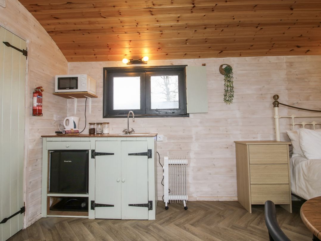 Aston - Shepherd Hut